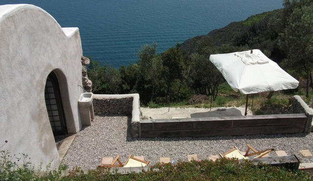 Romantic suite de charme with terrace overlooking the sea of Amalfi and with private parking in Cetara/Erchie