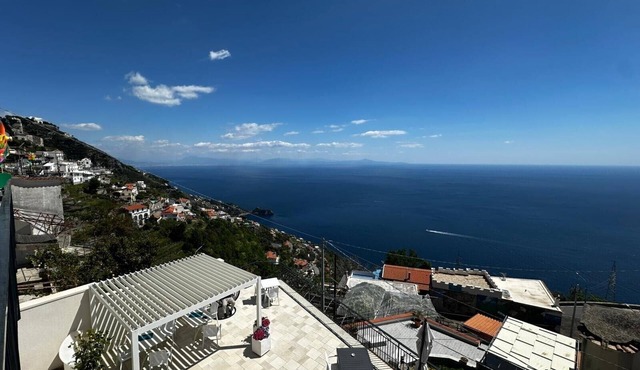 Room 'Camera Deluxe Amalfi' with Shared Terrace, Wi-Fi and Air Conditioning