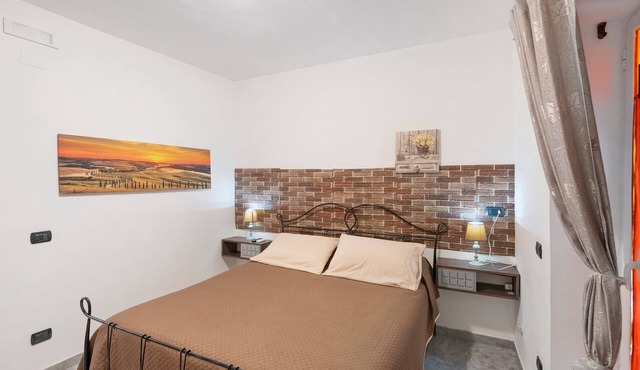 Room 'Camera Doppia Dell'Arco Romano' with Private Terrace, Wi-Fi and Air Conditioning