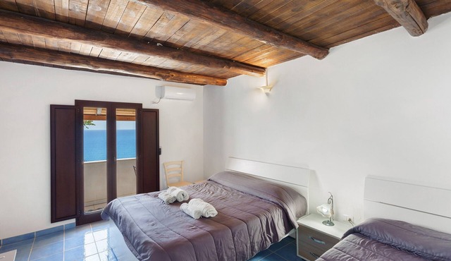 Room 'Camera Palinuro Vista Mare' with Sea View, Wi-Fi and Air Conditioning in Pisciotta
