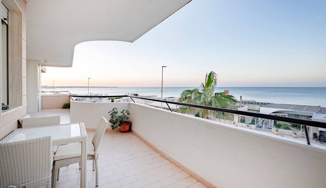 'Rosato 14–Balcony Over the Sea' Apartment with Sea View, Wi-Fi and Air Conditioning in Bari