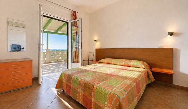San Michele - 3 - Bed & Breakfast with Sea View, Wi-Fi and Air Conditioning in Mattinata