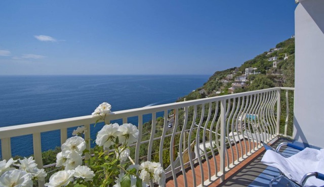 Sapphirius at 1 km from Marina di Praia