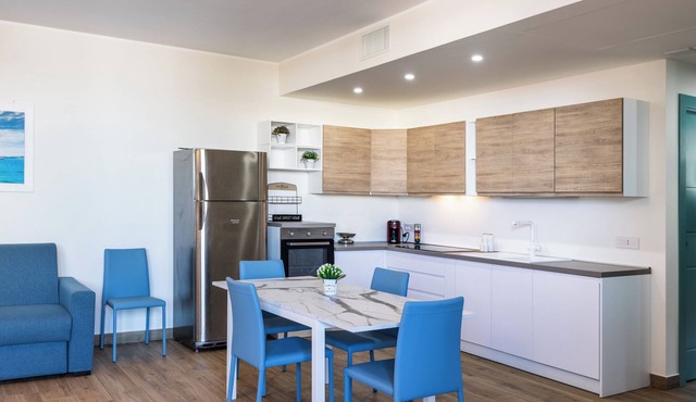 Sea House - Two Bedroom Apartment, Sleeps 4
