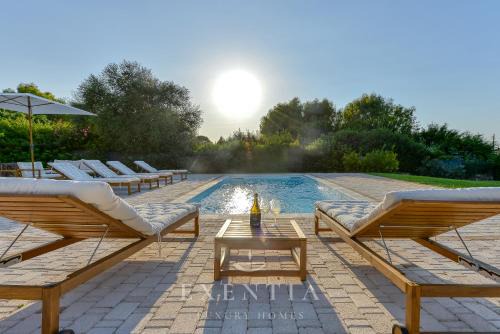 Sea View Villa with Pool facing Ortigia, Etna View