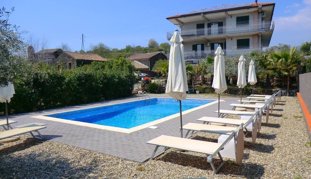 Sicilian Retreat: Pool & Garden