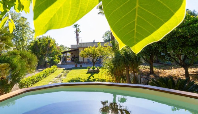 Sicily Authentic Cottage, Outdoor Hot Tub & Century-Old Olive Park, Donna Caterina House