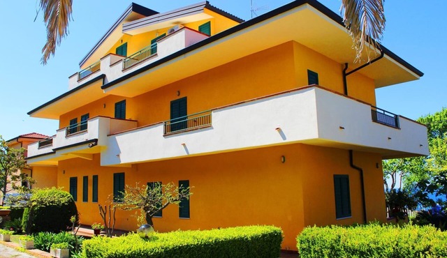 Sole apartment with sea view and free wi fi (n ° 5)