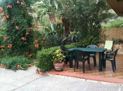 Stanza con bagno e cucina in comune in Villa Giardino Spiaggia