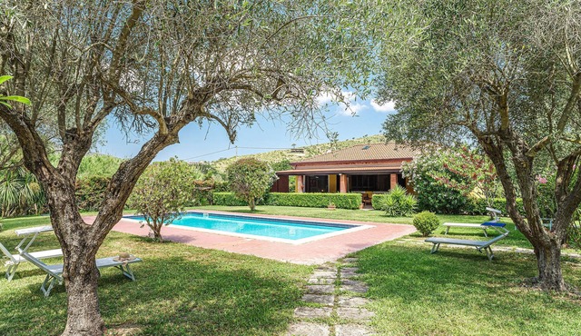 Stunning home in Montecorice
