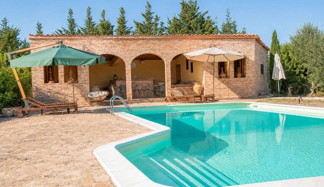 Stunning private villa with A/C, WIFI, private pool, TV, patio, pets allowed and panoramic view