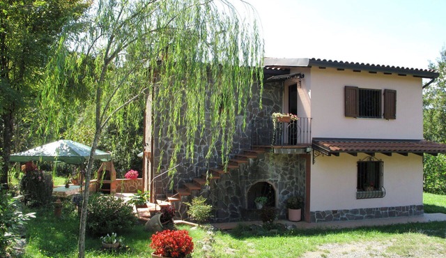 Stunning private villa for 2 people with WIFI, A/C, TV, terrace and pets allowed in Aulla
