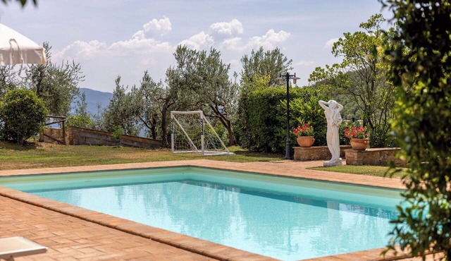 Stunning private villa for 10 guests with private pool, WIFI, patio, pets allowed and panoramic .