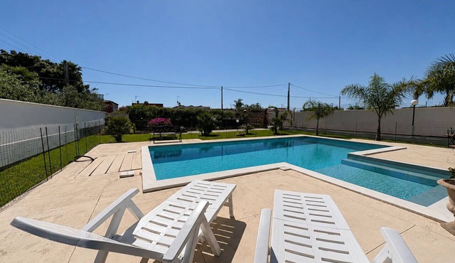 Stunning private villa with private pool, WIFI, A/C, TV, patio, pets allowed and panoramic view