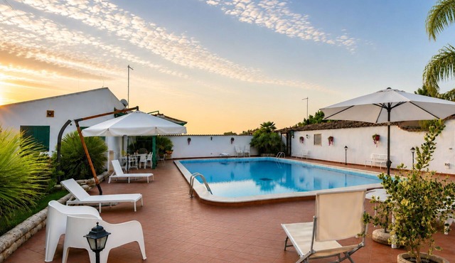 Stunning villa for 8 guests with WIFI, A/C, private pool, TV, veranda and panoramic view