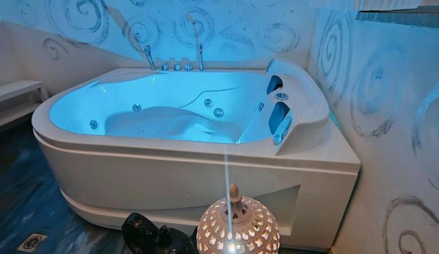 Suite Capurso Bari jacuzzi e parking in Capurso