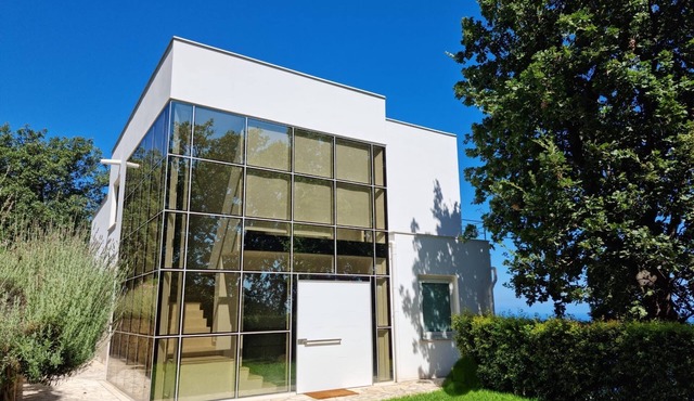 Superb luxury villa in Sicily facing the Aeolian Islands