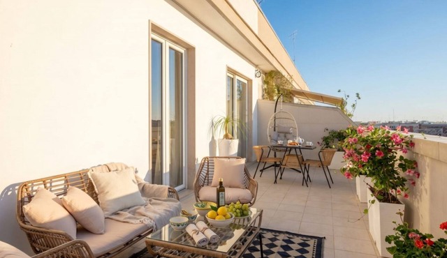 Terrace Penthouse Gargasole SX – Elegant 7th-Floor Retreat with Terrace in Bari in Bari