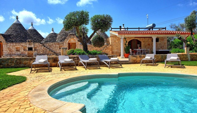 Trullo Santo Stefano - Vacation rental with swimming pool in San Michele Salentino, Puglia in San Michele Salentino
