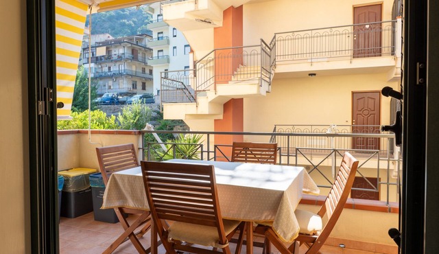 'Vacanza Gliaca' Apartment with Sea View, Balcony, and Air Conditioning