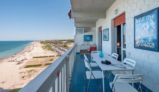 Vacation apartment with sea view. in Marotta