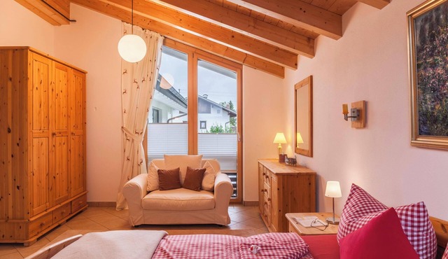 Vacation Home "Das Bergzeit" with Mountain View, Wi-Fi, Garden & Terrace in Farchant