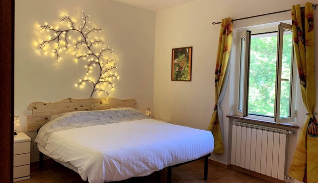 Vanessa, Suite on a high hill in our Farm House, near Gubbio in Gubbio
