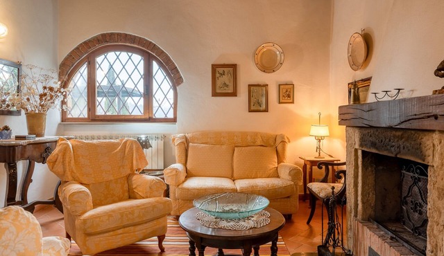 Villa Banditello, Secluded, Panoramic Views of Montepulciano Valley in Torrita di Siena