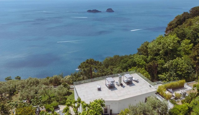 Villa De Boer, brand new amazing seafront in Amalfi coast, private pool and garden