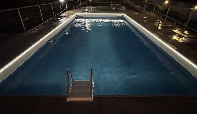 Villa degli Iris · Piscina privata, giardino e BBQ a Mascalucia in Mascalucia