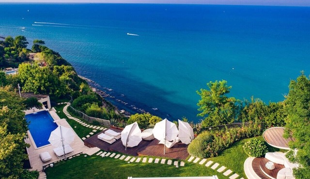 Villa Dei Sassi, Villa by the sea with pool in Ancona