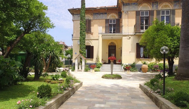 Villa Elide-Whole Historical residence, GARDEN 7/8 people