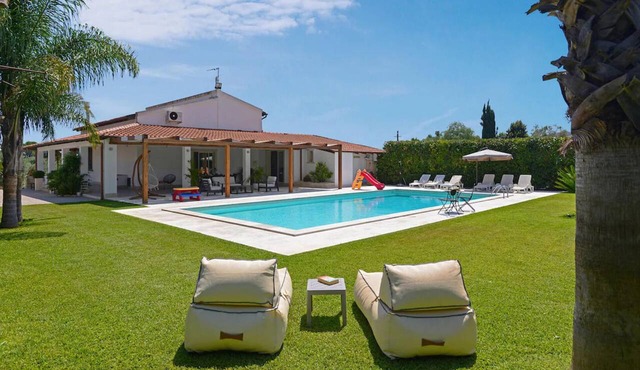 VILLA FRATI - Elegant Accommodation with 4 Bedrooms