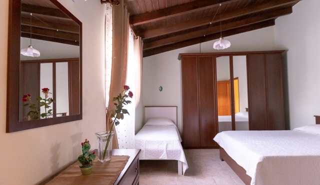 Villa I Gelsomini - Four Bedroom Villa, Sleeps 12