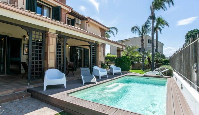 Villa in Brucoli with 4 bedrooms sleeps 10