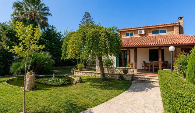 Villa in Marina Di Modica with 3 bedrooms sleeps 7
