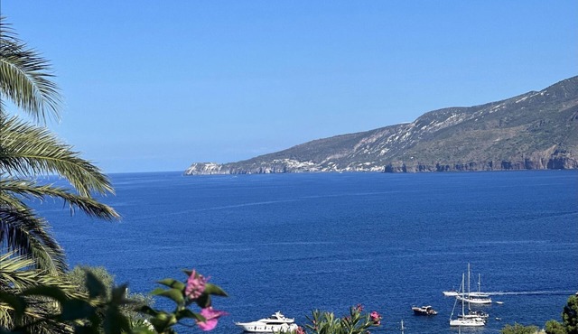 Villa in Panoramasprache, nur wenige Minuten vom Meer entfernt by Interhome