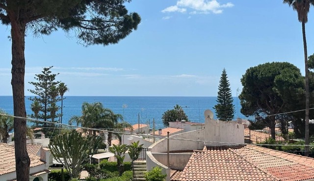 Villa with garden in exclusive residence suitable for families children and pets