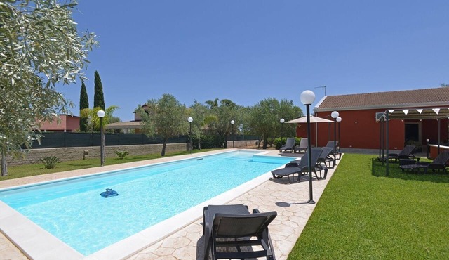 Villa Lucente, with private pool near Syracuse