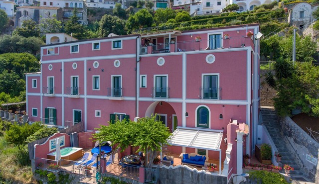 Villa 'Luxury Soleluna Con Jacuzzi' with Sea View, Wi-Fi and Air Conditioning