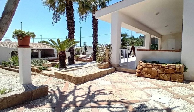 Villa near the sea for group of friends or large family