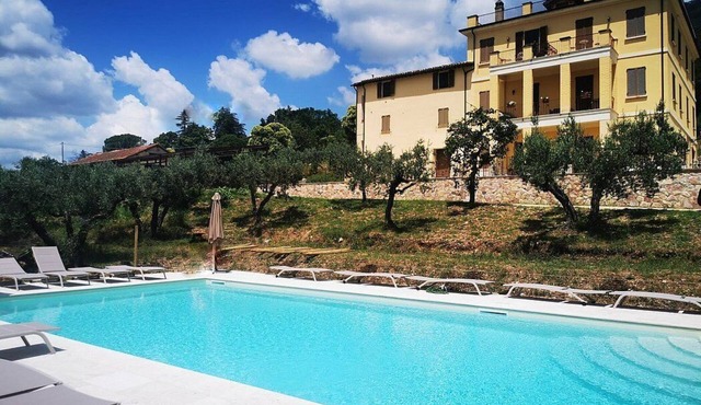 Villa Ovidia Grande: A three-story age-old farm house surrounded by the greenery, with Free WI-FI.