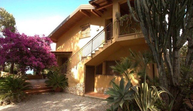 Villa Panorama Wohnung in privater Villa by Interhome