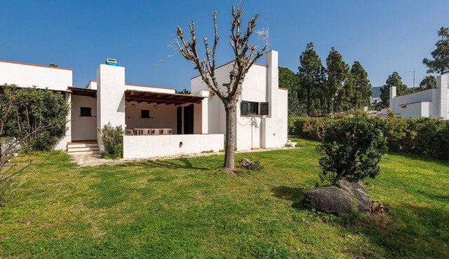 Villa Roberta with Wi-Fi, Terrace & Garden in Quartu s.e