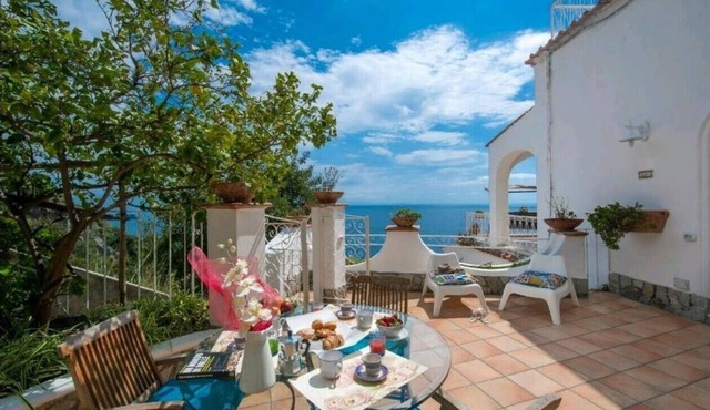 VILLA SEASIDE in Campania