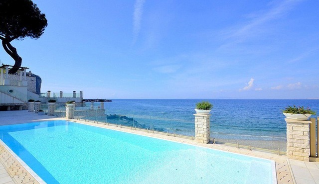Villa Sirenea: A splendid and luminous three-story villa located right on the beach, with Free WI-FI.