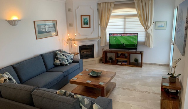 Villa Sol Jardin: 4 bed air conditioned family villa with shared pool in Nerja
