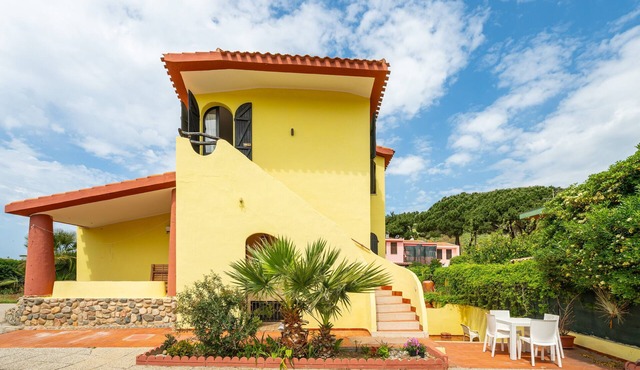 Villa Terri – Beachfront Retreat on Solanas Beach in Solanas