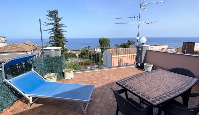 VILLA WITH A TERRACE OVERLOOKING THE SEA IN THE HISTORIC CENTER