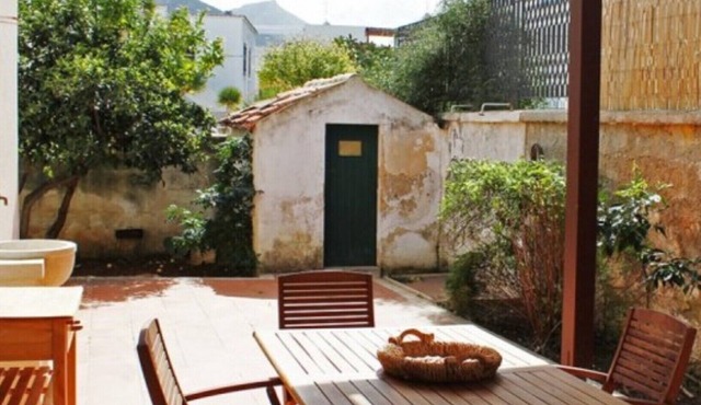 Villetta Sole: Holiday Home with Mountain View, Shared Terrace & Air Conditioning